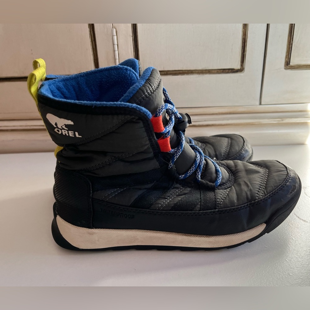 Sorel Unisex-Kids Whitney II Short Lace Boot black/Blue/yellow waterproof size 4